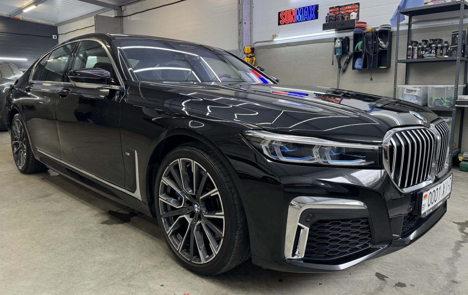 Наши работы 8 Студия детейлинга LEMUS Автомобиль BMW после оклейки прозрачной глянцевой пленкой