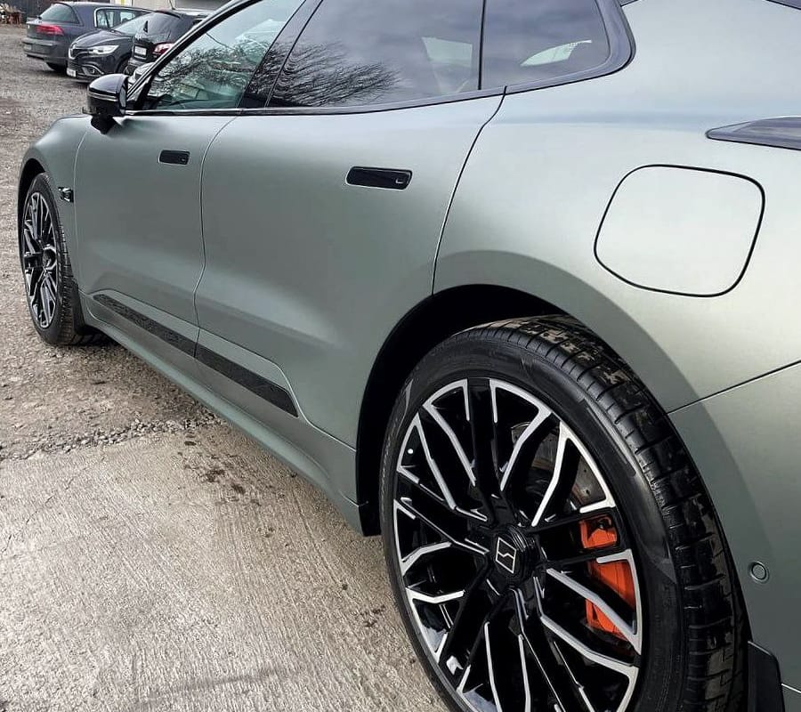 ZEEKR 5 Студия детейлинга LEMUS Zeekr 001 после профессиональной оклейки пленкой