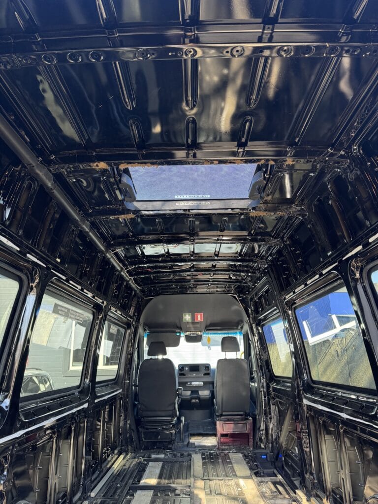 Установка шумоизоляции на Mercedes Sprinter пола и дверей