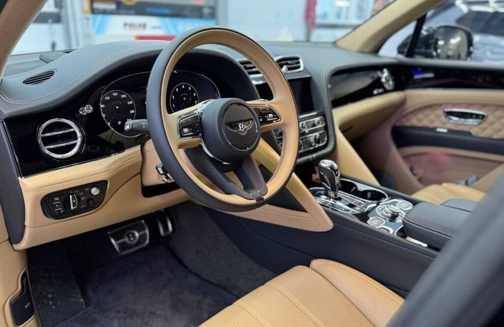 BENTLEY 7 Студия детейлинга LEMUS Процесс оклейки салона Bentley в Минске