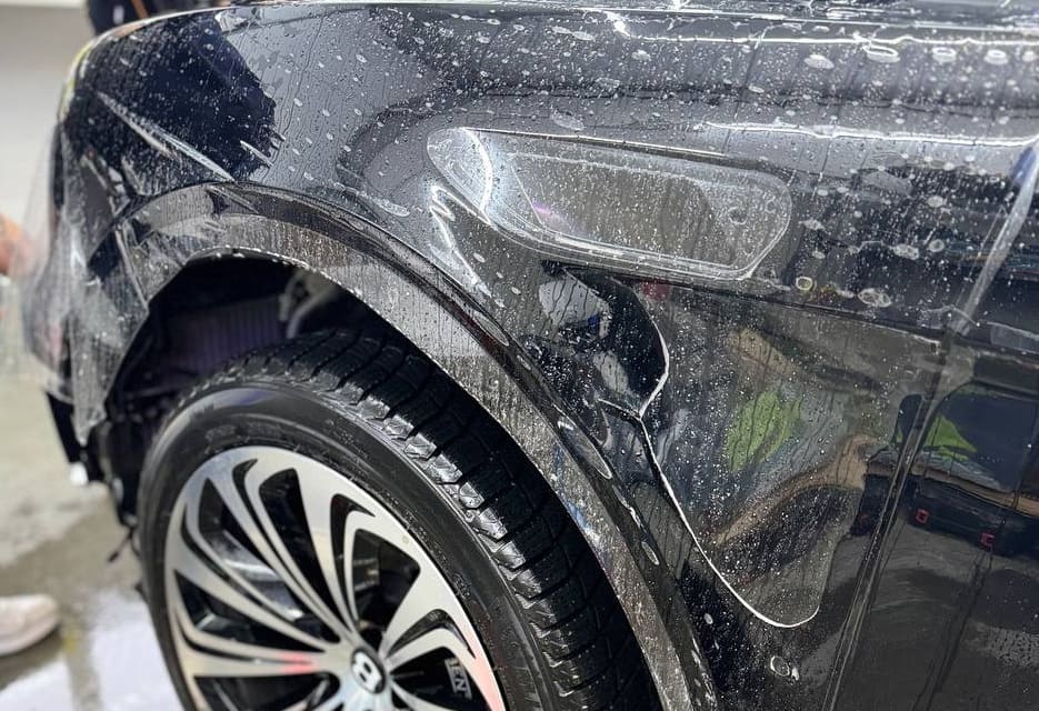 BENTLEY 4 Студия детейлинга LEMUS Процесс оклейки Bentley в Минске