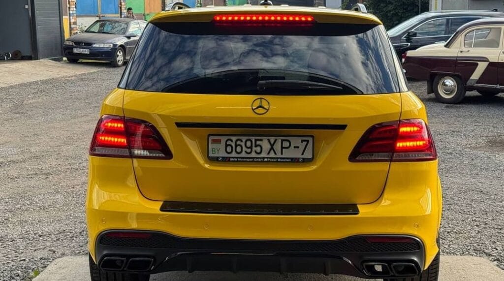 Оклейка Mercedes-AMG GLE63 матовой желтой пленкой