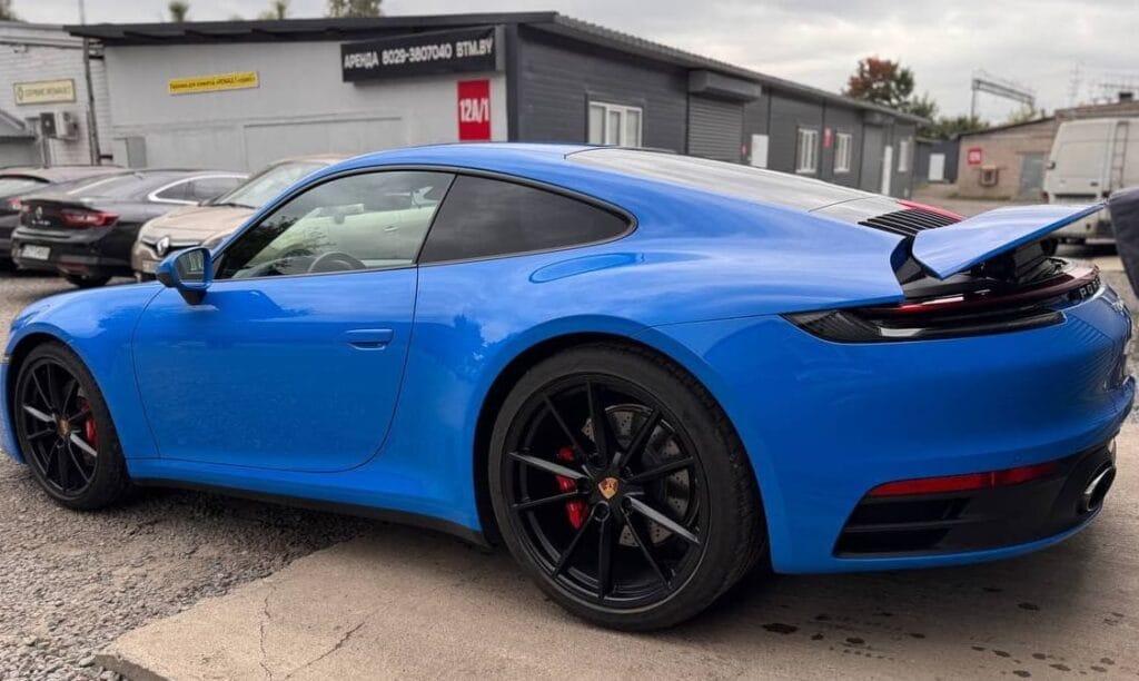 Оклейка антигравийной пленкой зон риска на Porsche 911