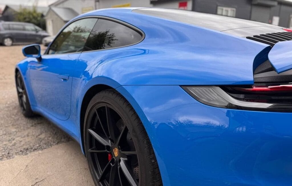 Оклейка антигравийной пленкой зон риска на Porsche 911