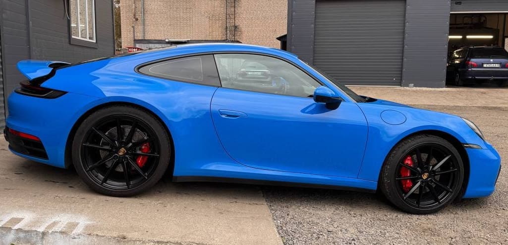 Porsche 911 Carrera с тонировкой заднего стекла и защитной оклейкой