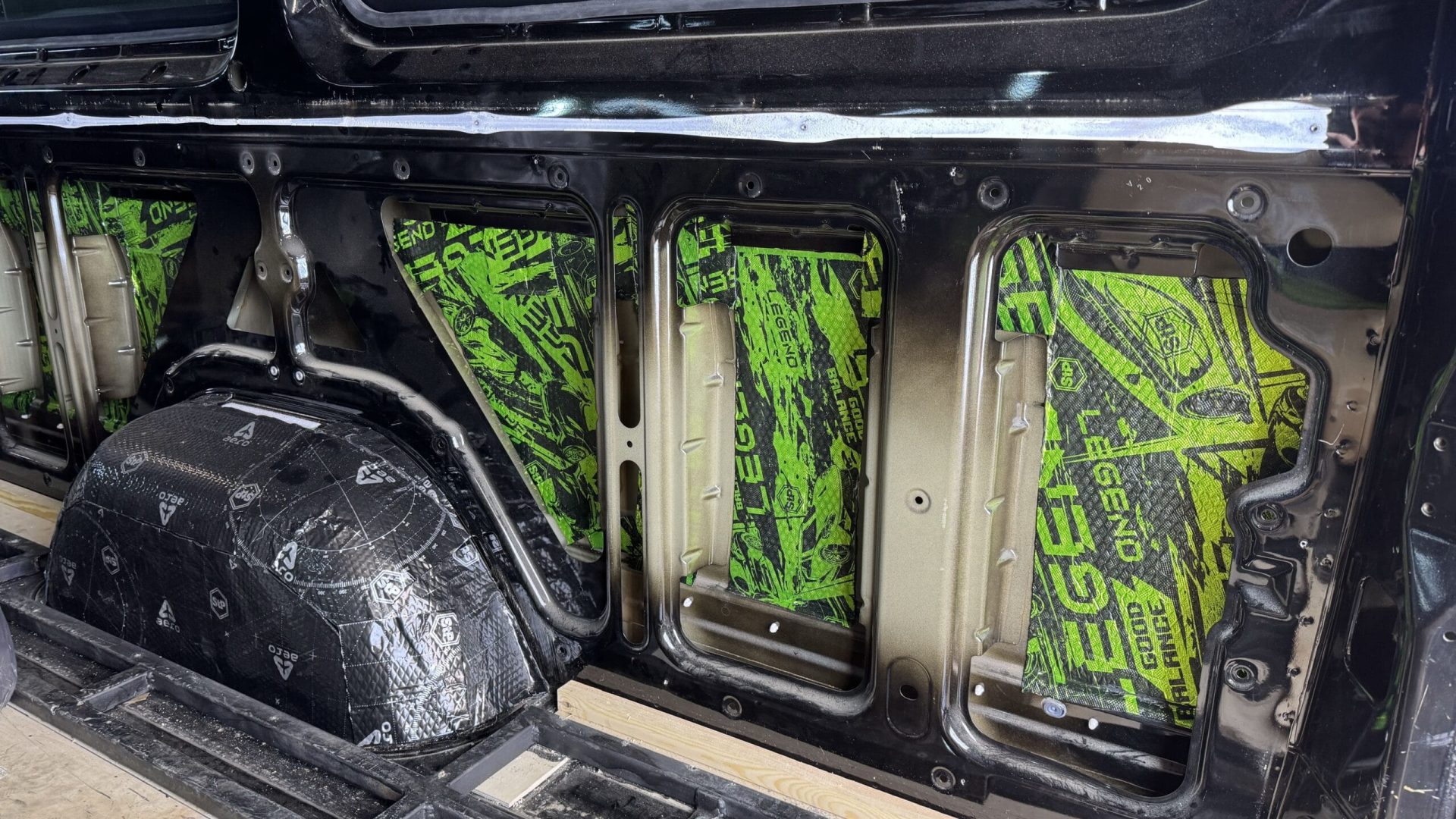 Шумоизоляция кузова Mercedes Sprinter снижение уровня шума в салоне