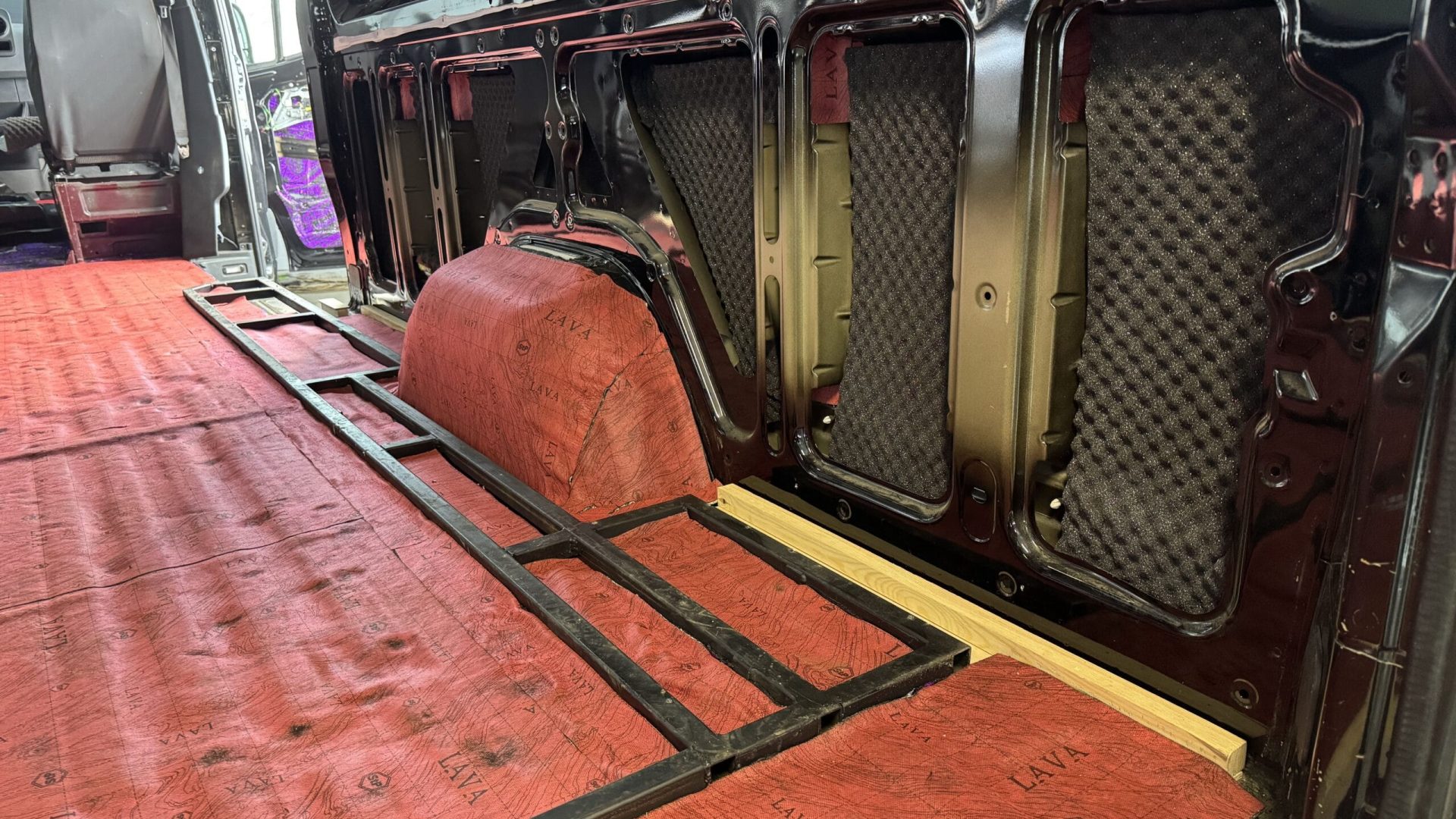 Шумоизоляция кузова Mercedes Sprinter снижение уровня шума в салоне