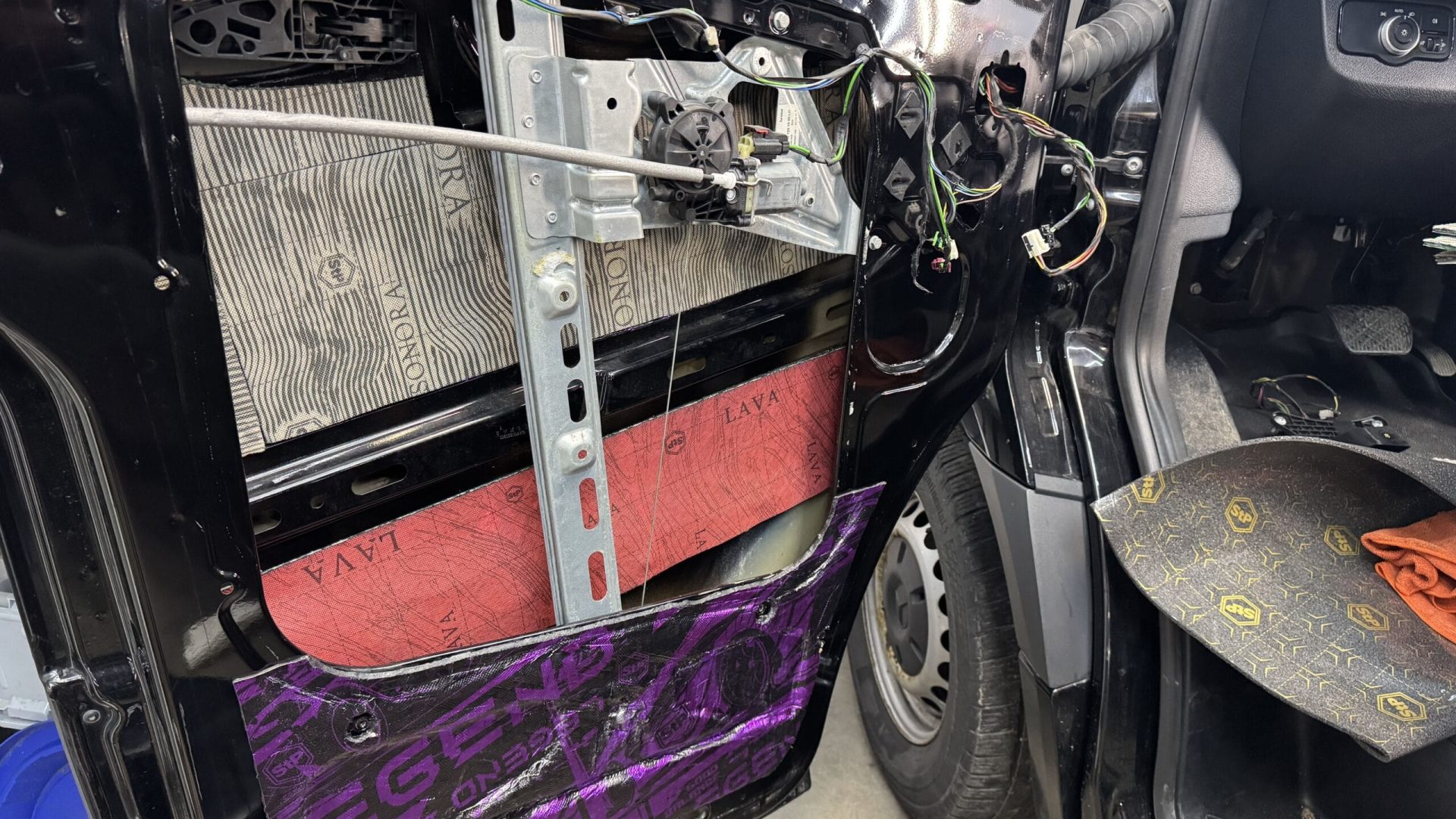 Шумоизоляция кузова Mercedes Sprinter снижение уровня шума в салоне