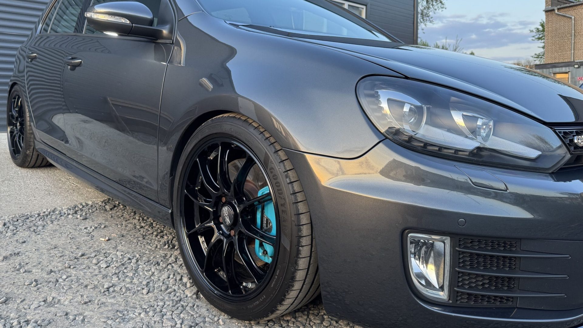 VW 2 Студия детейлинга LEMUS Оклейка автомобиля VW антигравийной пленкой - защита кузова от сколов