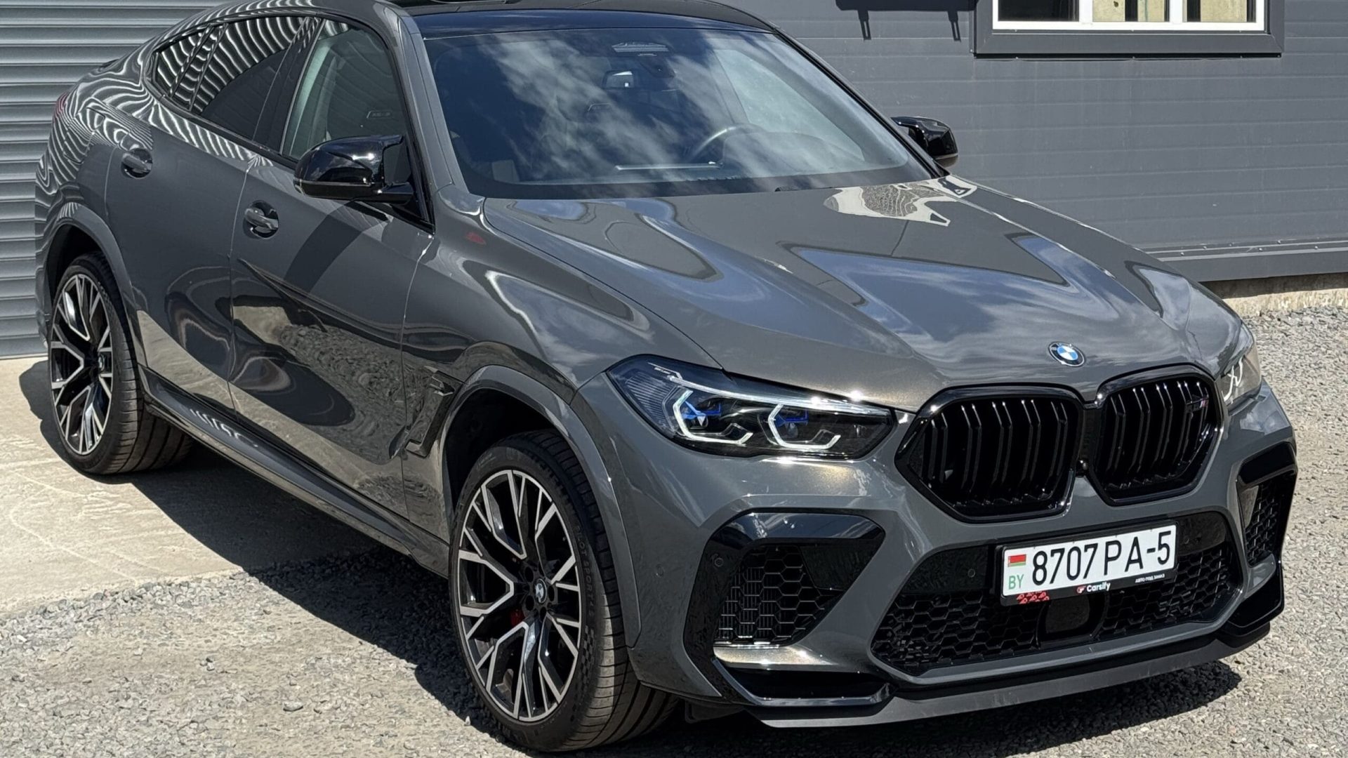 Оклейка пленкой BMW X6M в Минске