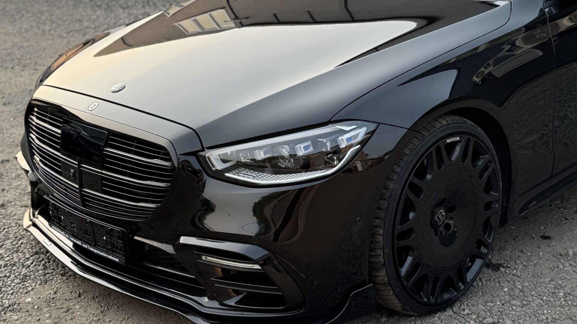 Декорирование хромированных деталей под цвет кузова на Mercedes W223