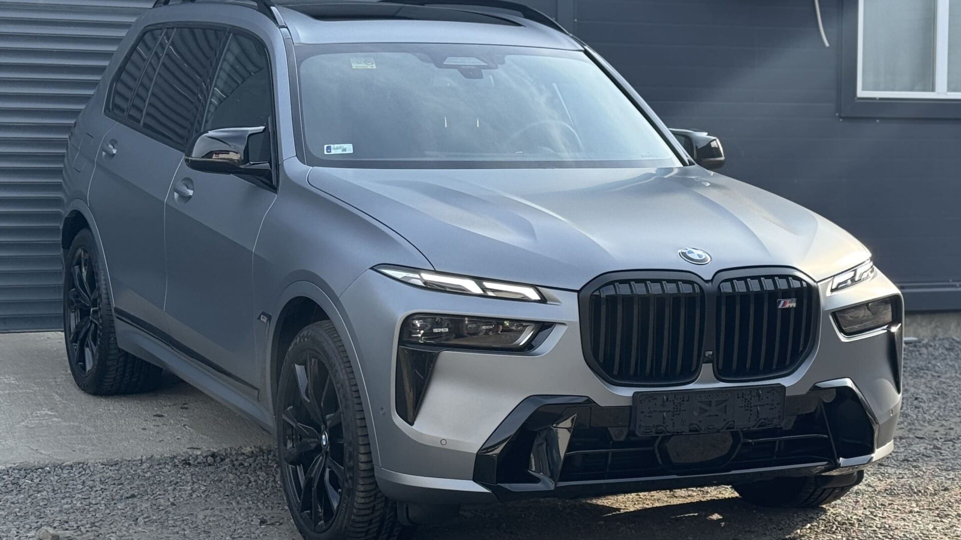 Оклейка BMW X7 в матовый полиуретан