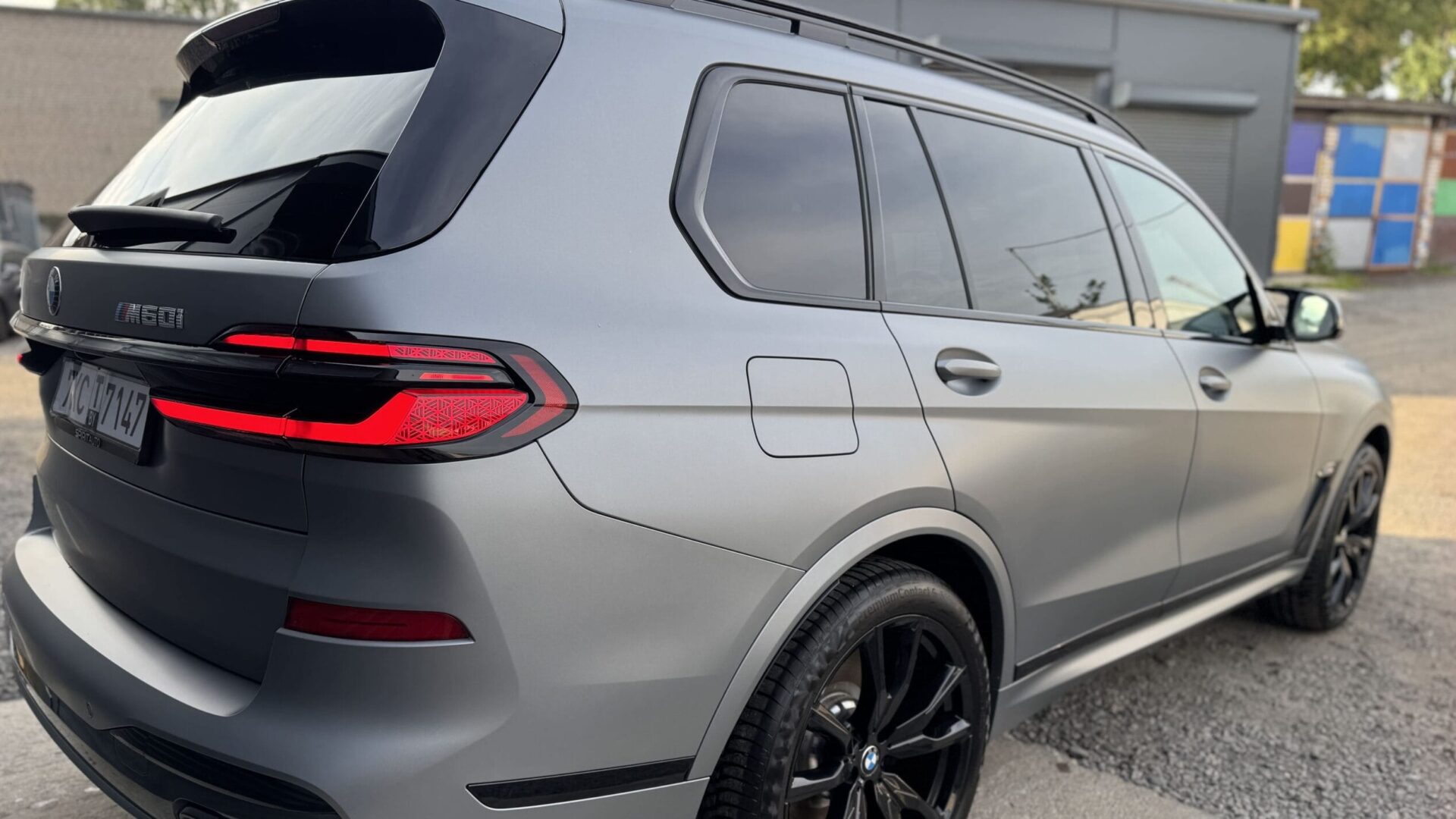 Оклейка BMW X7 в матовый полиуретан