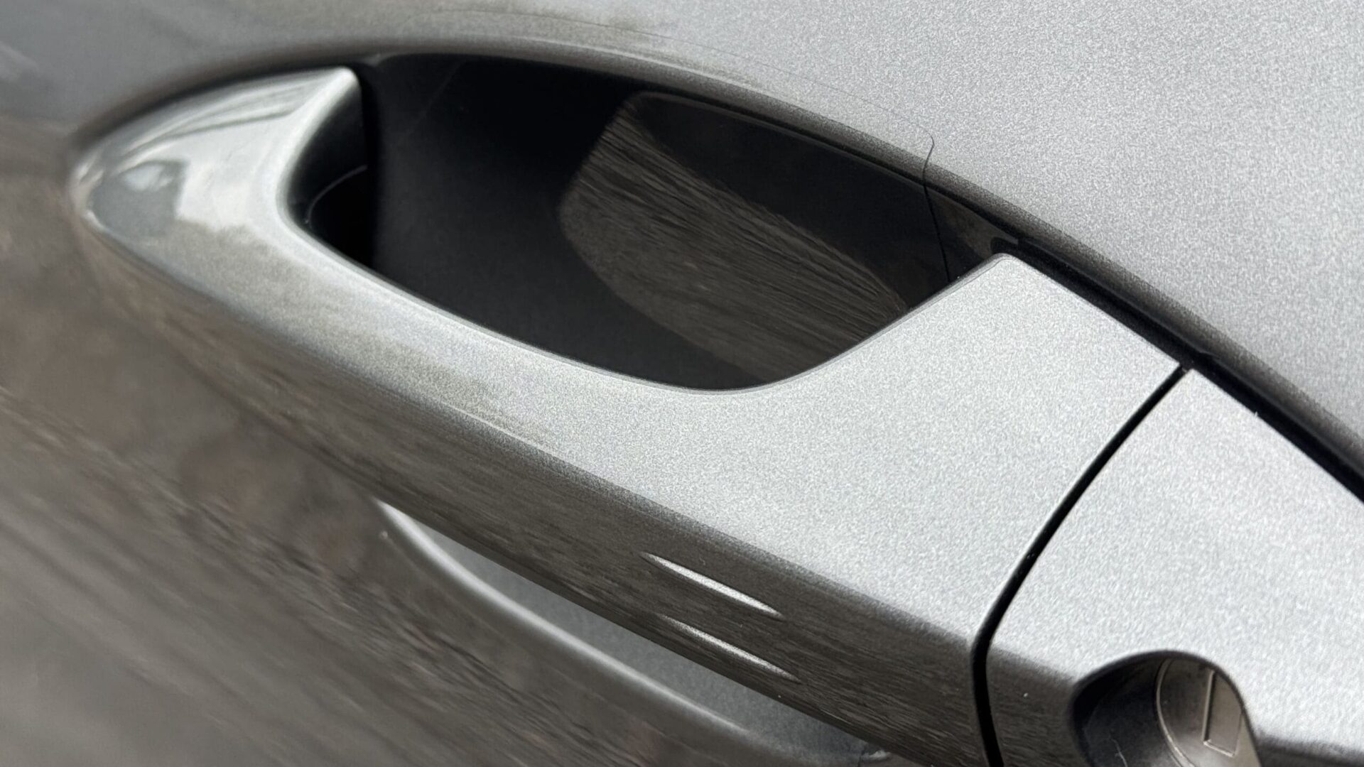 Geely Coolray после полной оклейки кузова прозрачной антигравийной плёнкой