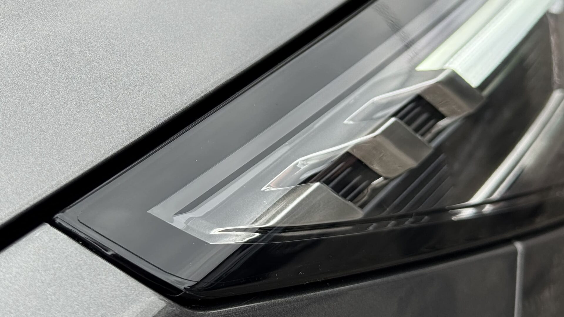 Geely Coolray после полной оклейки кузова прозрачной антигравийной плёнкой