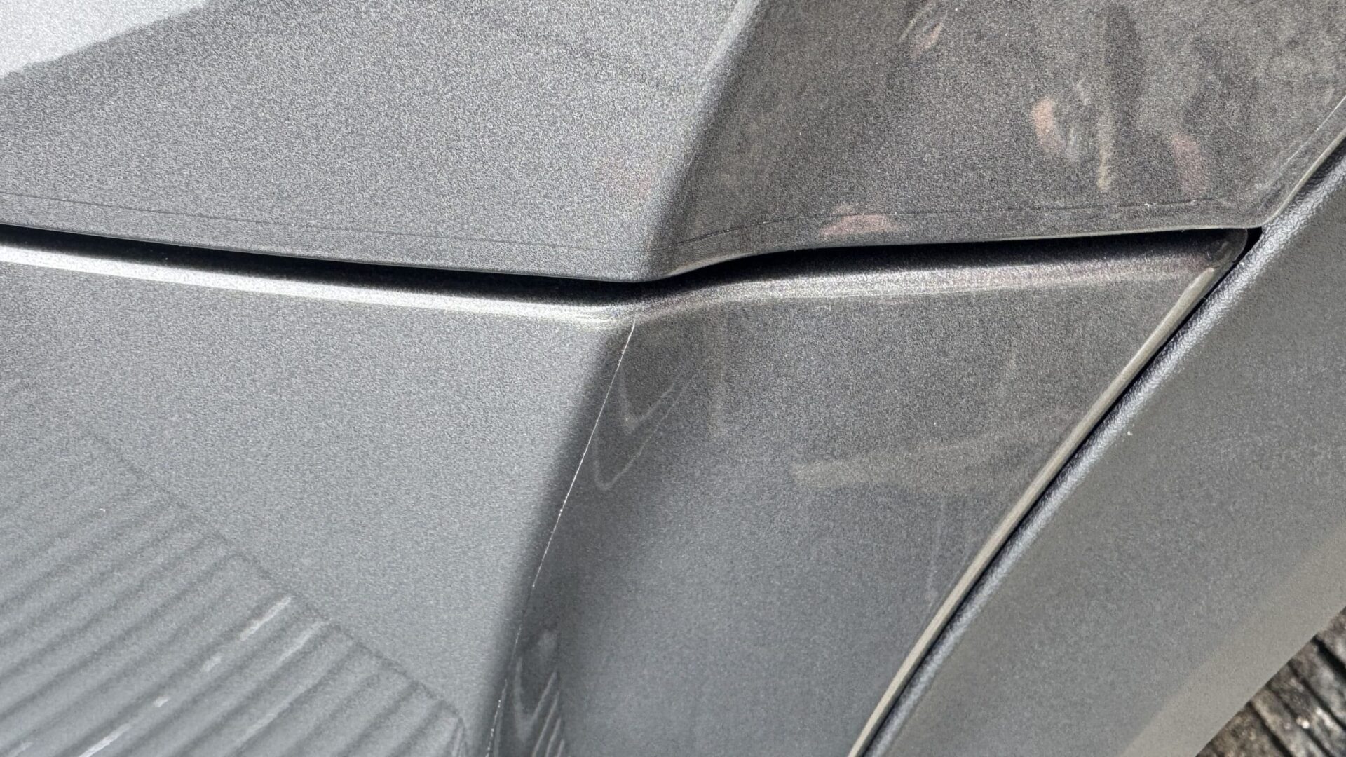 Geely Coolray после полной оклейки кузова прозрачной антигравийной плёнкой