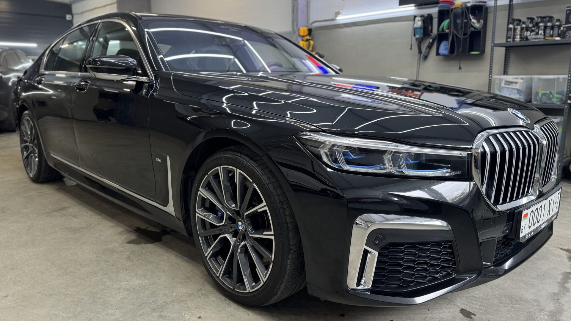 Оклейка пленкой BMW G11 в Минске