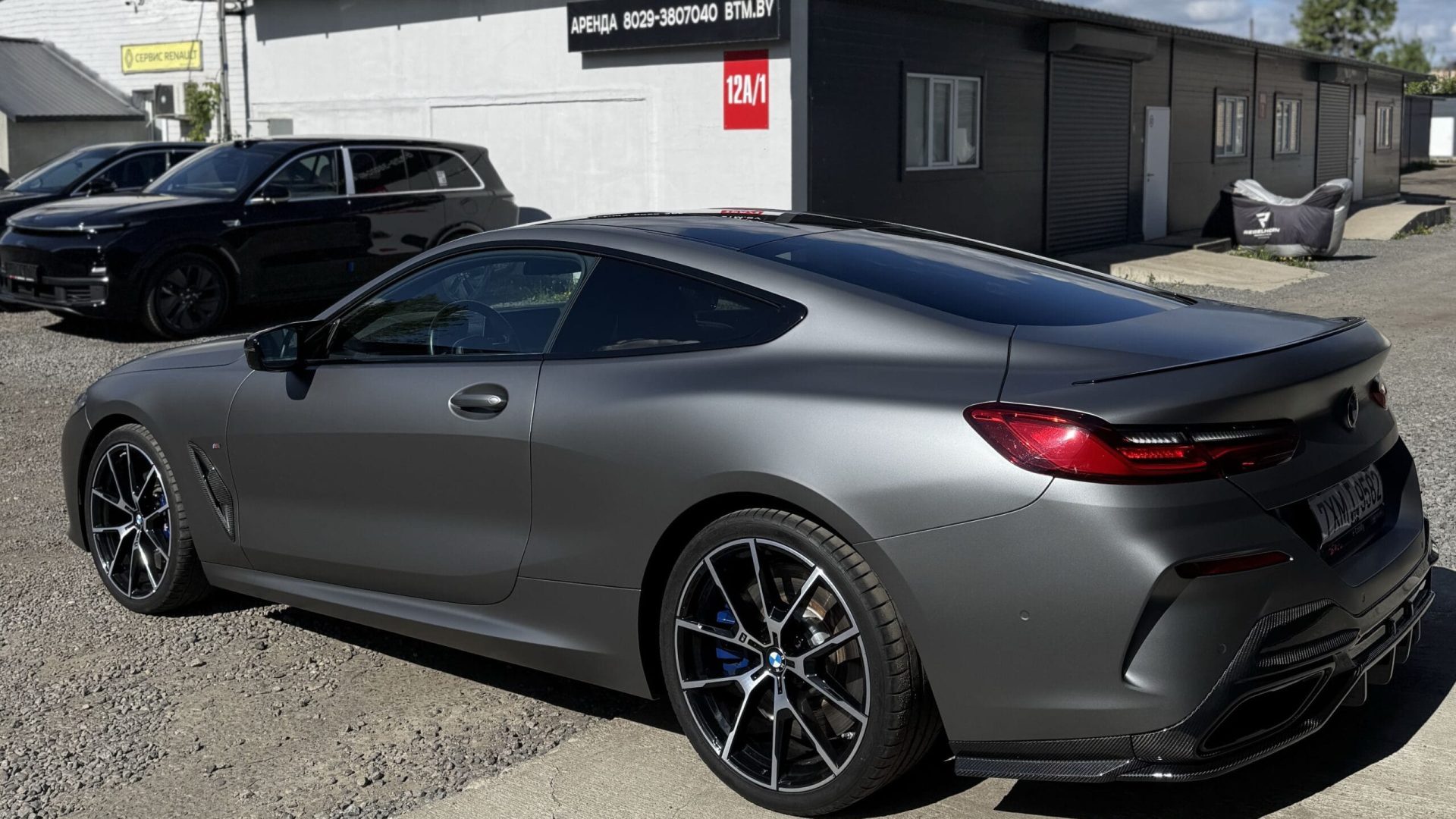 Оклейка автомобиля BMW серой матовой пленкой - полное преображение кузова